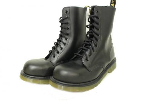 ドクターマーチンのブーツ