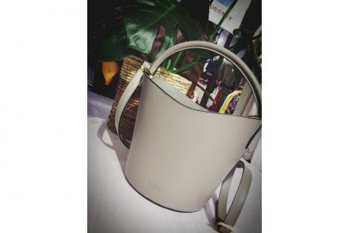 バッグのバケツ