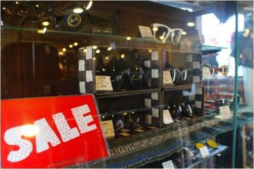 サングラスのアクセサリー