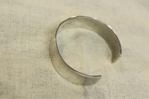 バングルのメンズ