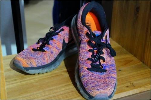 スニーカーのFLYKNIT MAX
