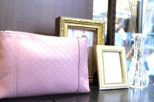 ボッテガベネタのイントレッチオミラージュポーチ