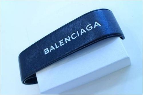 バレンシアガのブレスレット