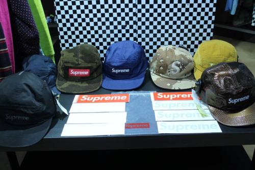 SUPREMEのキャップ