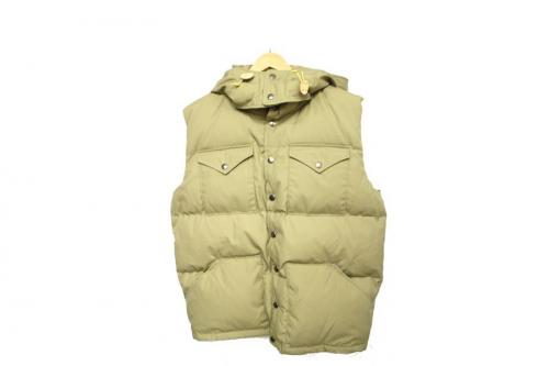 ノースフェイスのダウンベスト