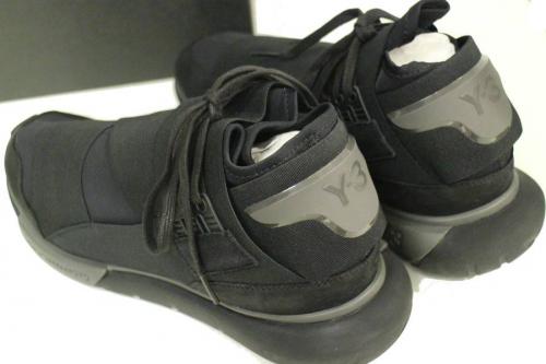 未使用のスニーカー