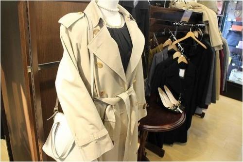 トレンチコートのﾛﾝｸﾞｺｰﾄ