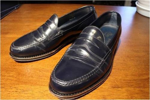 ジャラン スリウァヤの革靴