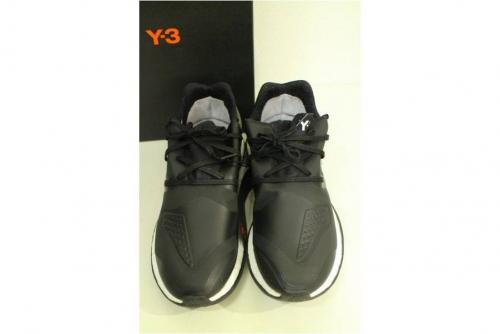 ワイスリーのスニーカー