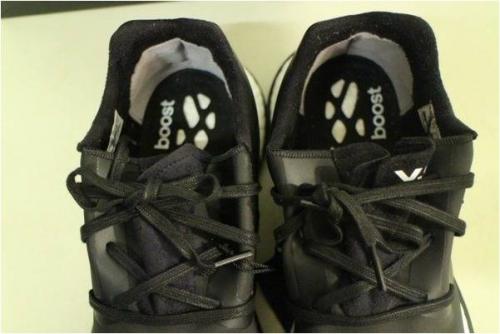 スニーカーのadidas