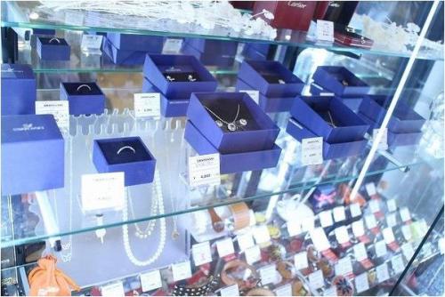 SWAROVSKIのスワロフスキー