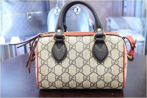 グッチのGGロゴショルダーバッグ