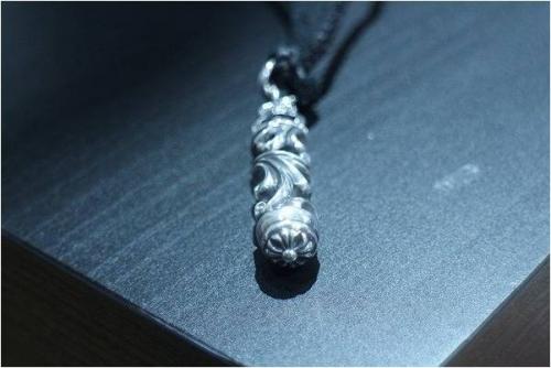 ローラーペンダントネックレスのシルバーアクセサリー