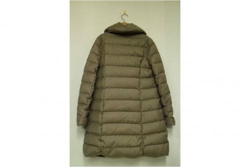 ダウンコートのMADDALENA