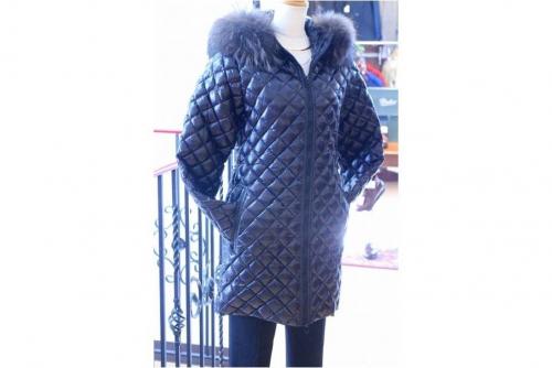 トップスのダウンコート