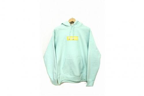 SUPREMEのボックスロゴパーカー