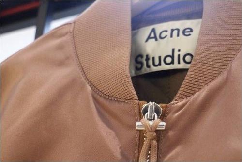 トップスのacne studios