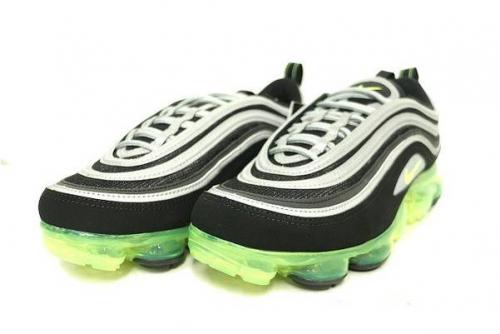 スニーカーのNIKE