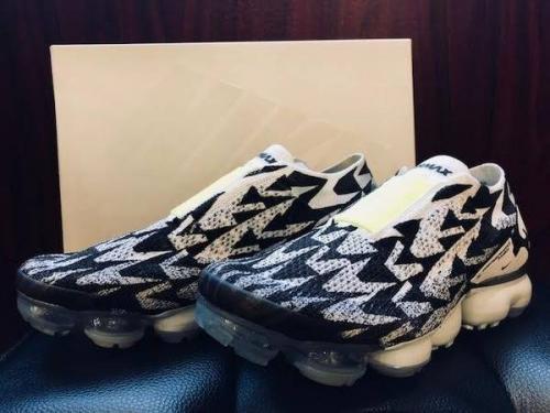 レアアイテムのスニーカー