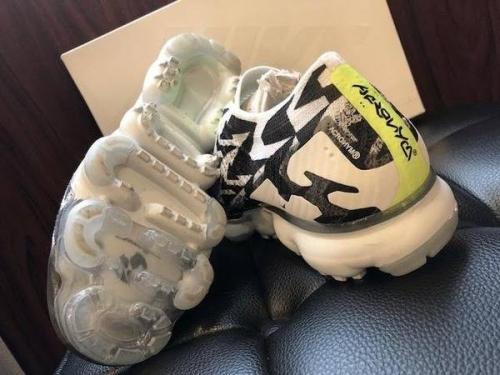 スニーカーの川越