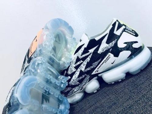 VAPORMAXのスニーカー
