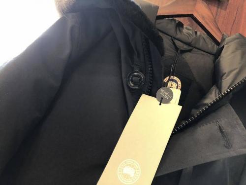 CANADA GOOSEのMONCLER