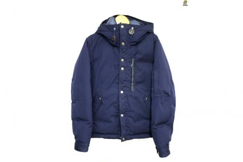 ダウンジャケットのアウトドア