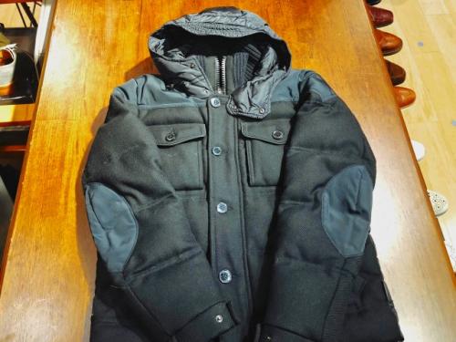 レアアイテムのMONCLER