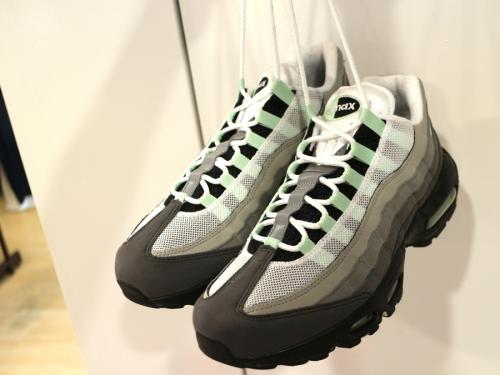 スニーカーのナイキ