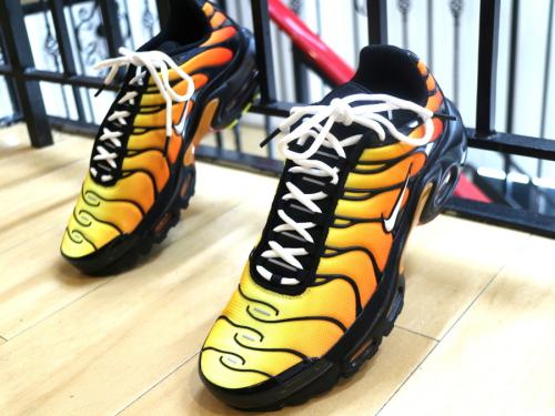 スニーカーの靴