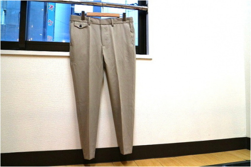 スニーカーのURU