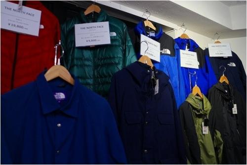 セールの古着　ブランド服