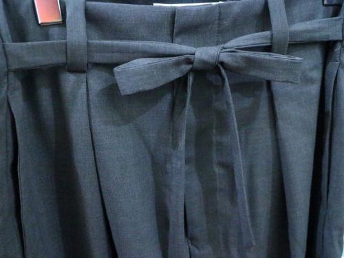 エトセンスのスラックスパンツ