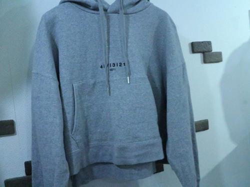 アメリヴィンテージのプルオーバーパーカー