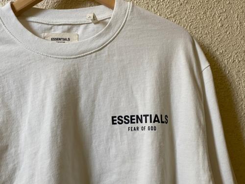 エッセンシャルズのロゴTEE