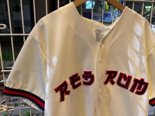 ベースボールシャツのストリート