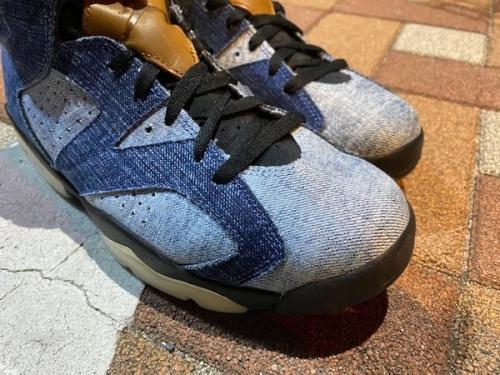 スニーカーのデニム