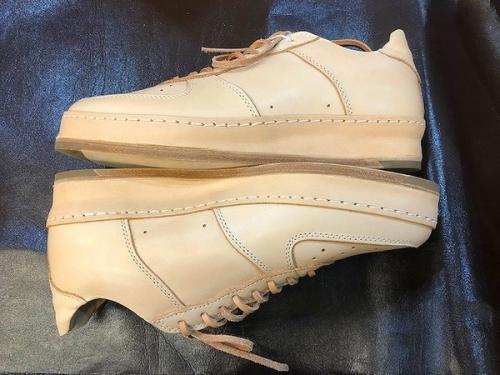 エンダースキーマのスニーカー