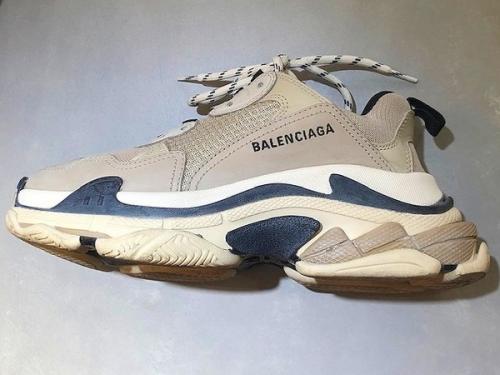 BALENCIAGAのバレンシアガ