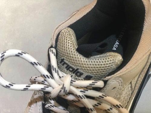 バレンシアガのスニーカー