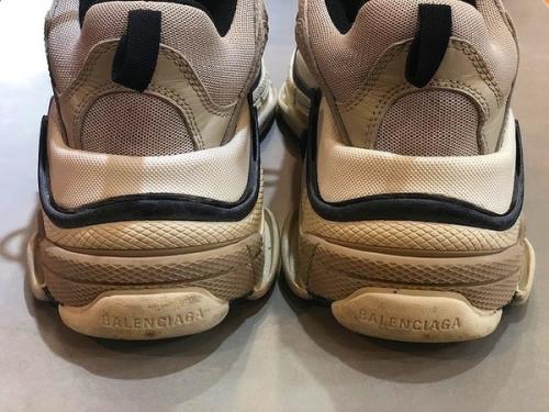 スニーカーの中古