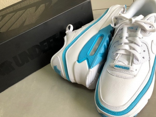 ラグジュアリーブランドのNIKE×UNDEFEATED