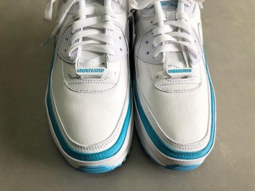 ナイキ×アンディフィーテッドのスニーカー