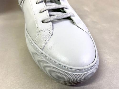 コモンプロジェクツのスニーカー