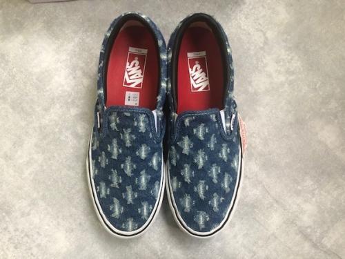 シュプリーム×ヴァンズのスニーカー