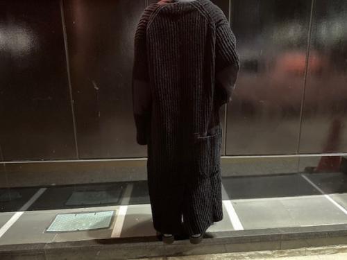 Chenille knit V Cardigan(シェニールニットブイカーディガン)の中古 メンズ アーカイブ ランウェイ着用