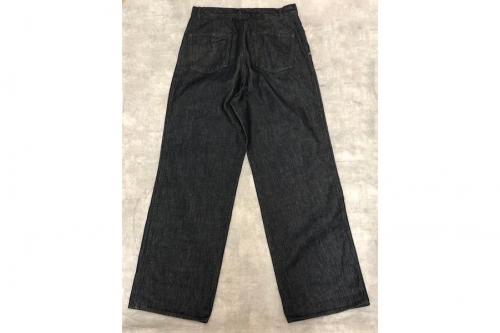 オーラリーのデニムパンツ