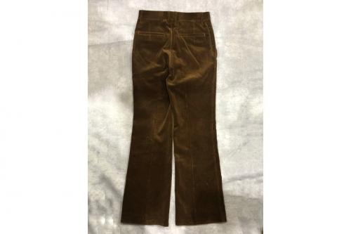 オーラリーのコーデュロイパンツ