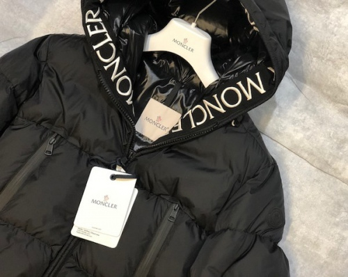 ラグジュアリーブランドのMONCLER