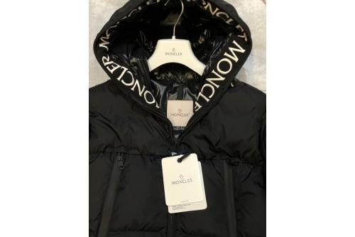 ダウンジャケットのメンズ ロゴ MONTCLAR モンクラ